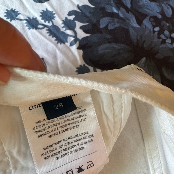 Citizens of Humanity White Denim Shorts - Picture 5 of 5